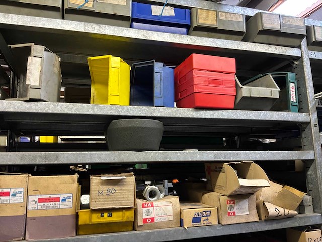 Various warehouse inventory - afbeelding 5 van  226