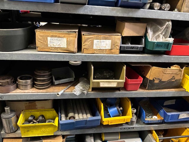 Various warehouse inventory - afbeelding 11 van  226
