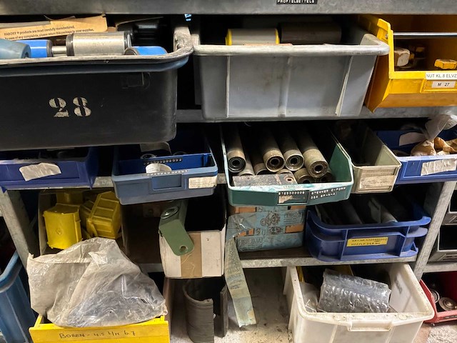 Various warehouse inventory - afbeelding 12 van  226