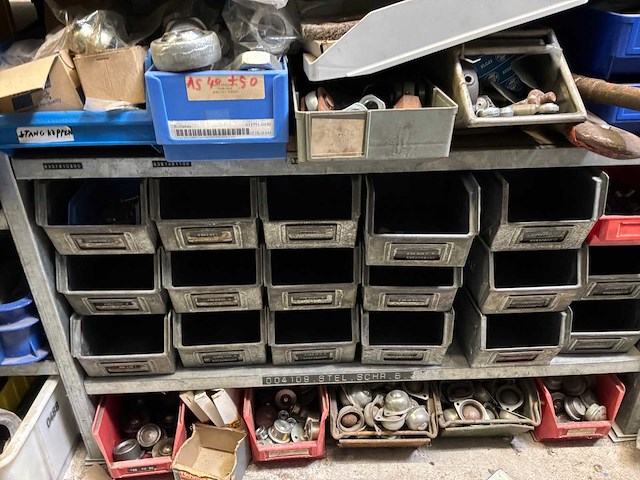 Various warehouse inventory - afbeelding 18 van  226