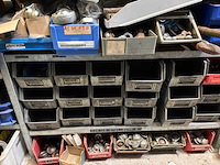 Various warehouse inventory - afbeelding 18 van  226
