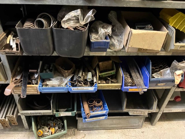 Various warehouse inventory - afbeelding 42 van  226