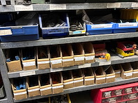 Various warehouse inventory - afbeelding 45 van  226
