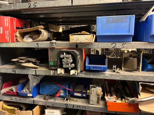 Various warehouse inventory - afbeelding 61 van  226