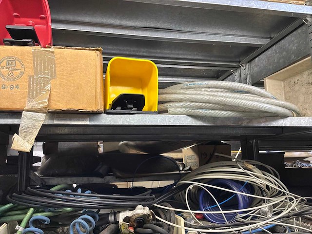 Various warehouse inventory - afbeelding 64 van  226