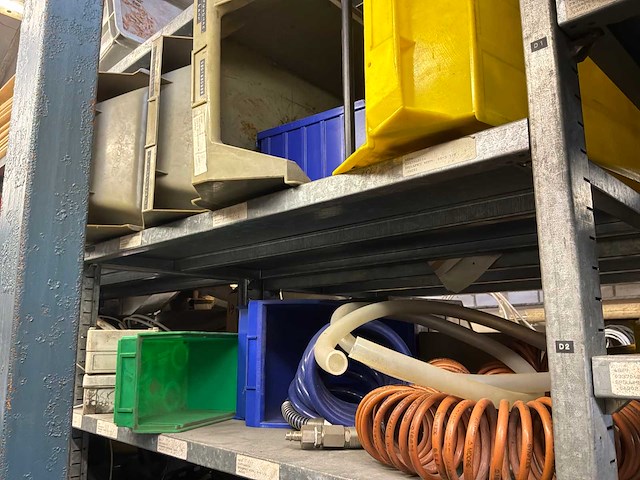 Various warehouse inventory - afbeelding 69 van  226