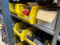 Various warehouse inventory - afbeelding 71 van  226
