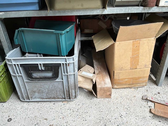 Various warehouse inventory - afbeelding 68 van  226