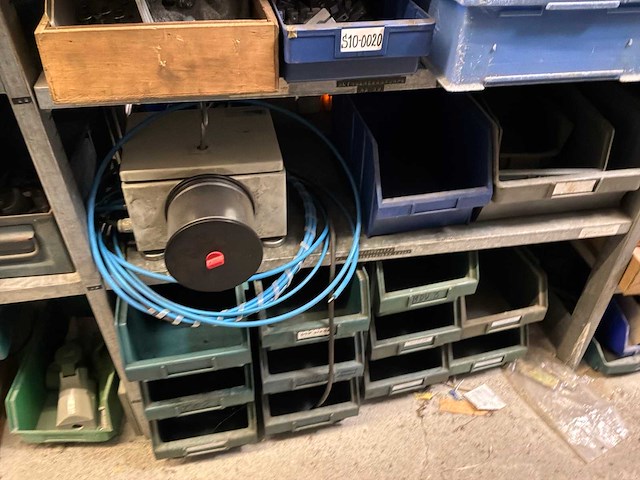 Various warehouse inventory - afbeelding 81 van  226