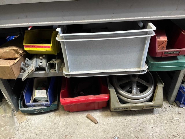 Various warehouse inventory - afbeelding 89 van  226