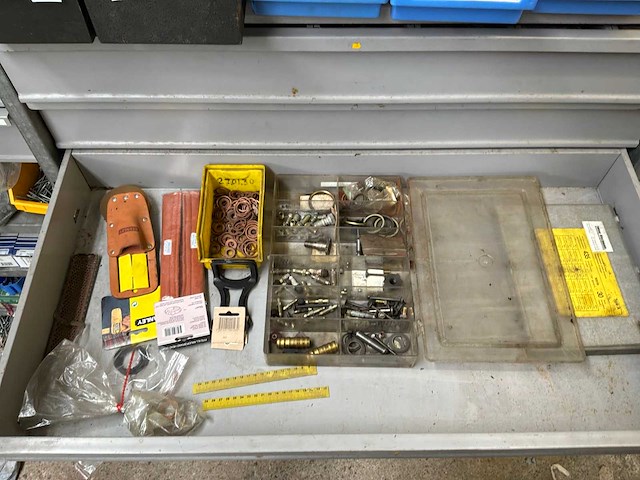 Various warehouse inventory - afbeelding 106 van  226