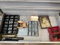 Various warehouse inventory - afbeelding 107 van  226