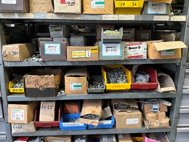 Various warehouse inventory - afbeelding 114 van  226