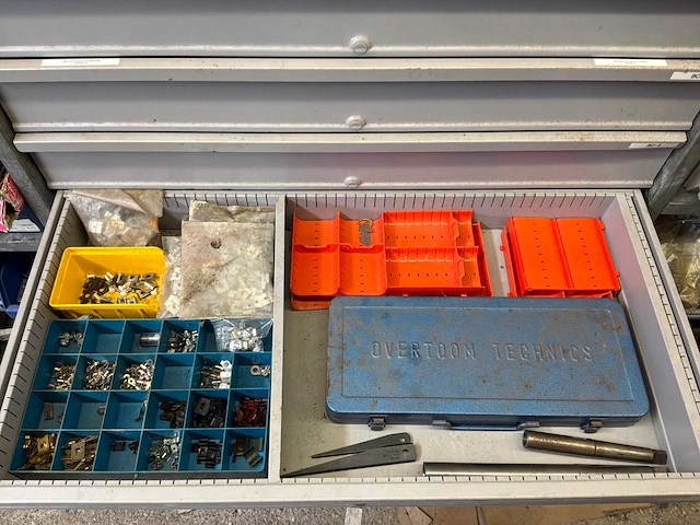 Various warehouse inventory - afbeelding 122 van  226