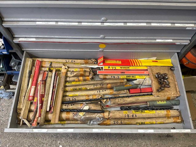 Various warehouse inventory - afbeelding 126 van  226