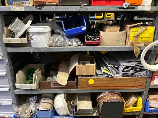 Various warehouse inventory - afbeelding 131 van  226