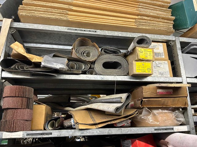 Various warehouse inventory - afbeelding 133 van  226