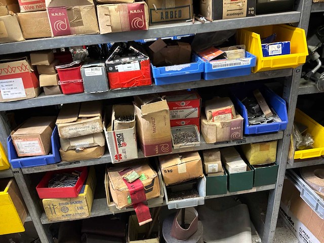 Various warehouse inventory - afbeelding 136 van  226