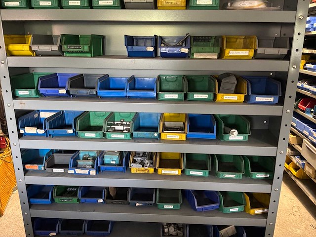 Various warehouse inventory - afbeelding 142 van  226