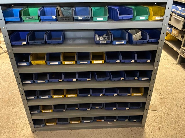 Various warehouse inventory - afbeelding 143 van  226