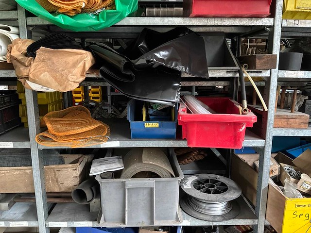 Various warehouse inventory - afbeelding 145 van  226