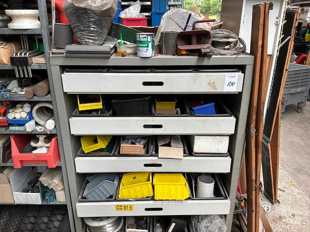 Various warehouse inventory - afbeelding 112 van  226