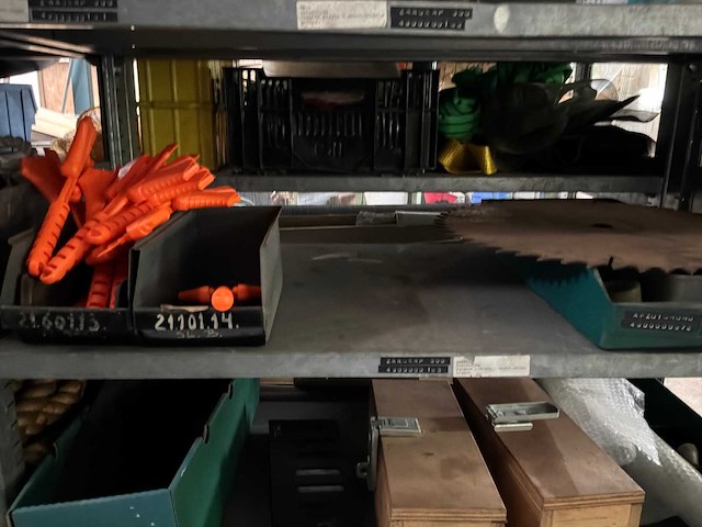 Various warehouse inventory - afbeelding 153 van  226