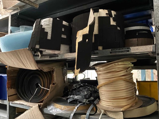 Various warehouse inventory - afbeelding 160 van  226