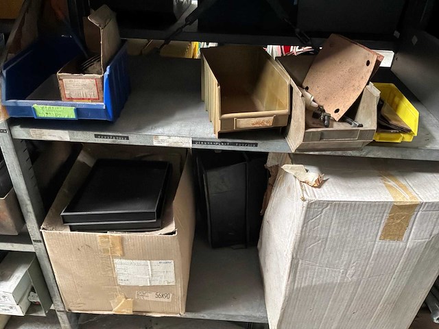Various warehouse inventory - afbeelding 165 van  226