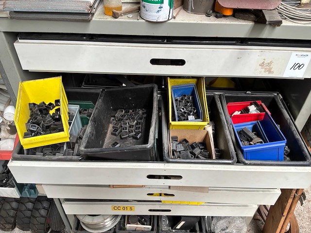 Various warehouse inventory - afbeelding 162 van  226