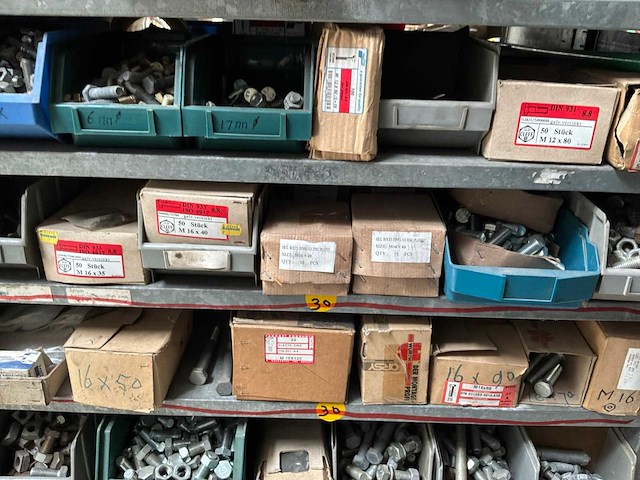 Various warehouse inventory - afbeelding 173 van  226