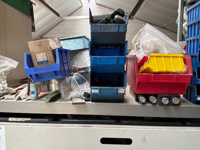 Various warehouse inventory - afbeelding 175 van  226