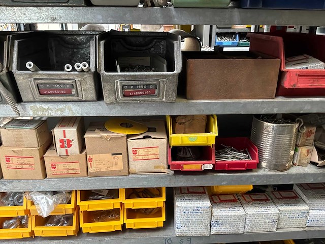 Various warehouse inventory - afbeelding 182 van  226