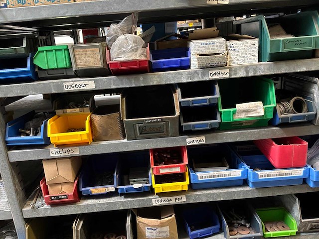 Various warehouse inventory - afbeelding 188 van  226
