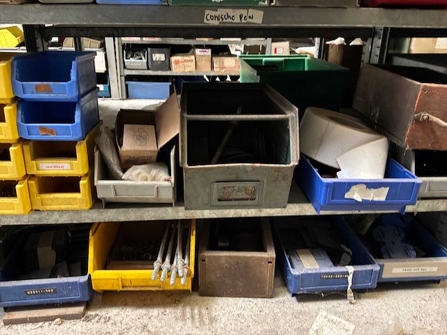 Various warehouse inventory - afbeelding 190 van  226