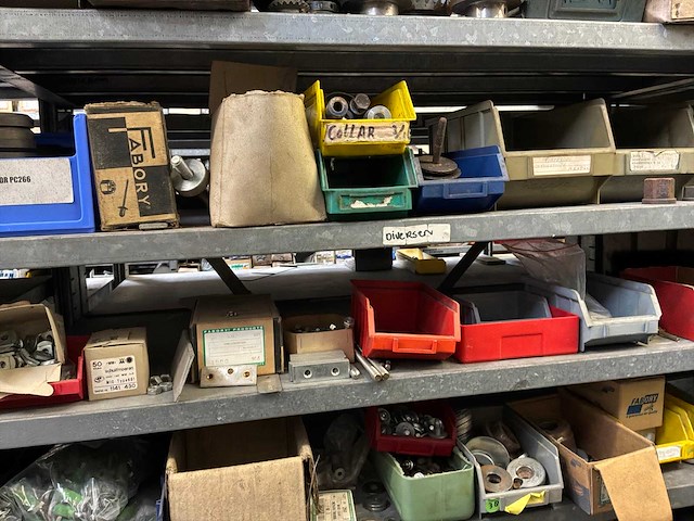 Various warehouse inventory - afbeelding 192 van  226