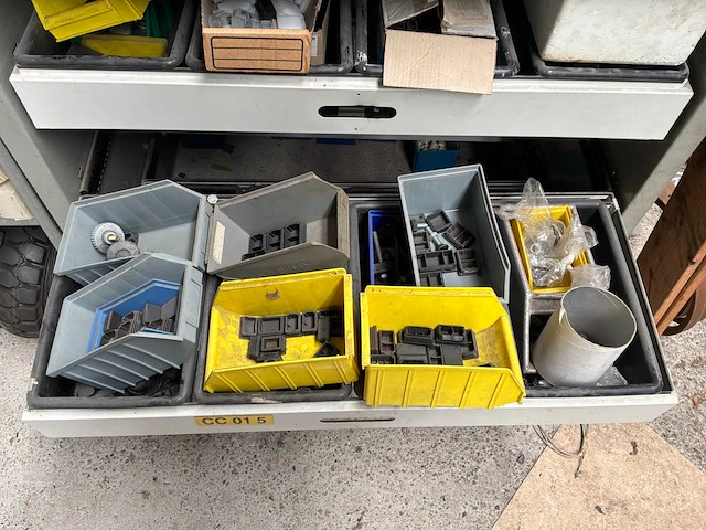 Various warehouse inventory - afbeelding 183 van  226