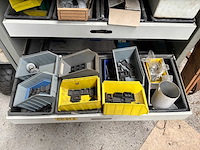 Various warehouse inventory - afbeelding 183 van  226