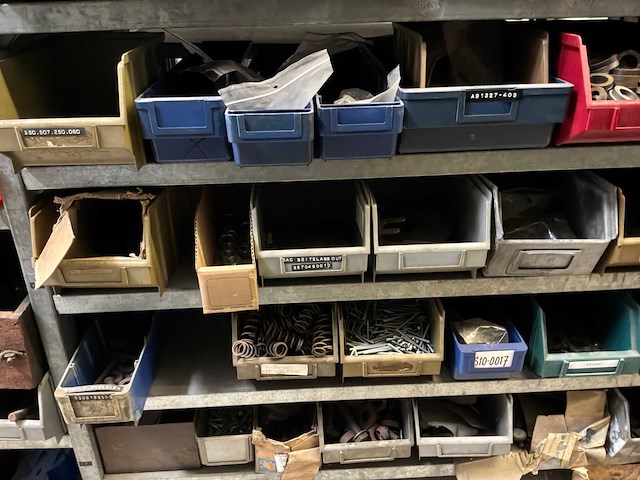 Various warehouse inventory - afbeelding 195 van  226