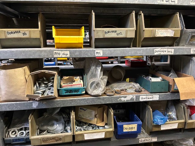 Various warehouse inventory - afbeelding 197 van  226
