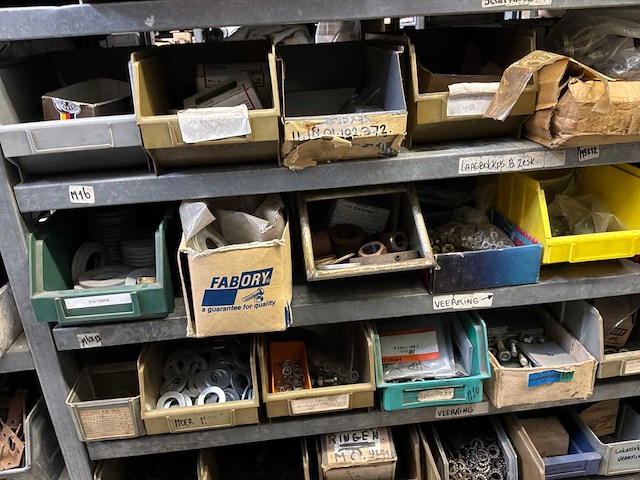 Various warehouse inventory - afbeelding 198 van  226