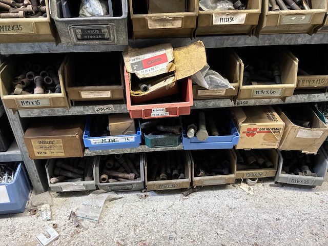 Various warehouse inventory - afbeelding 204 van  226