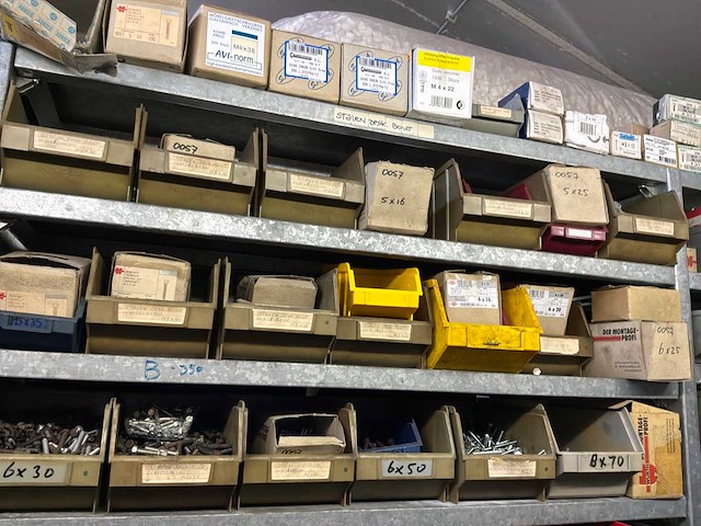 Various warehouse inventory - afbeelding 206 van  226