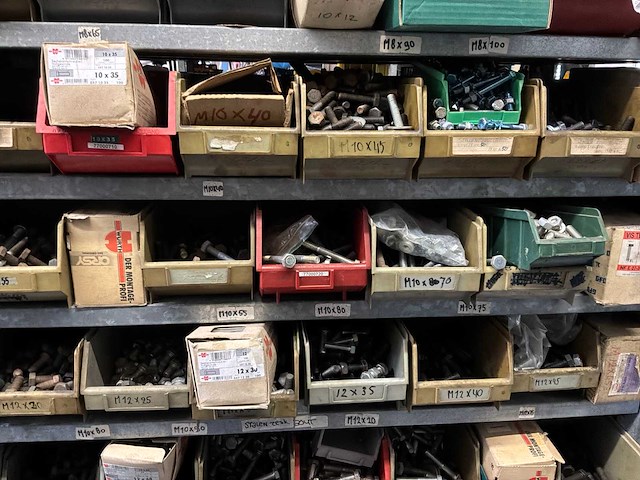 Various warehouse inventory - afbeelding 208 van  226