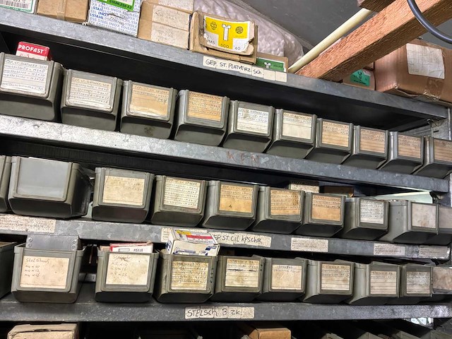Various warehouse inventory - afbeelding 210 van  226