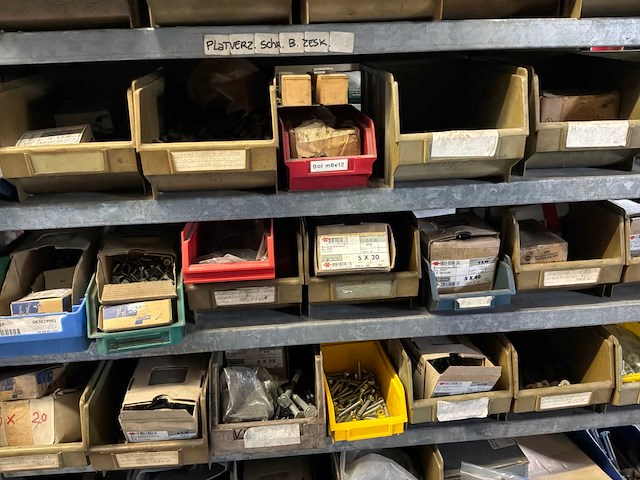 Various warehouse inventory - afbeelding 213 van  226