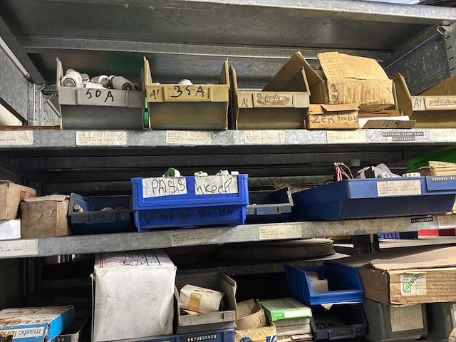 Various warehouse inventory - afbeelding 215 van  226