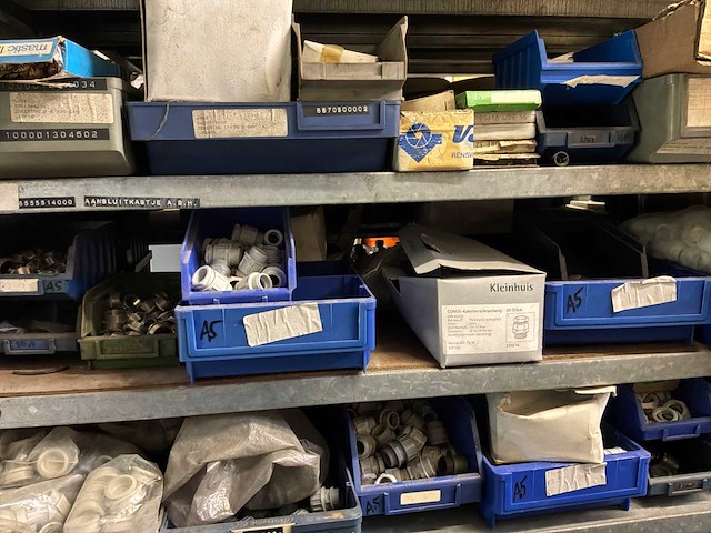 Various warehouse inventory - afbeelding 217 van  226