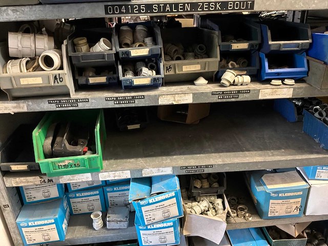 Various warehouse inventory - afbeelding 218 van  226
