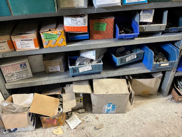 Various warehouse inventory - afbeelding 219 van  226